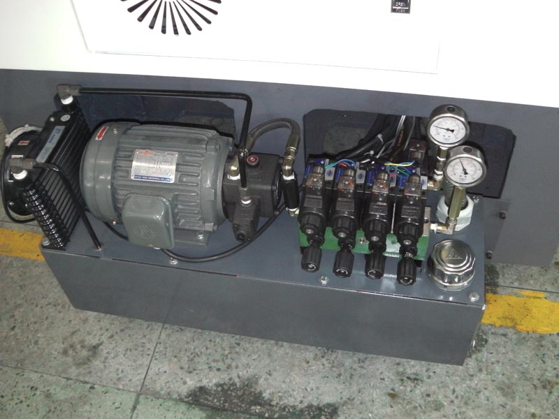 液壓站采用臺(tái)灣定量泵、液壓電機(jī)、電磁閥并加裝風(fēng)冷裝置